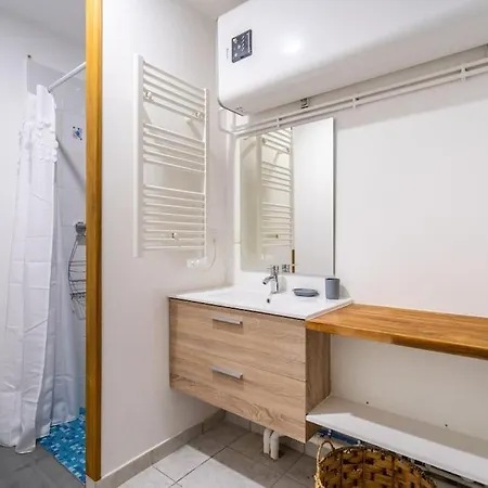 Charmant Appartement Refait A Neuf Avec Garage Διαμέρισμα *